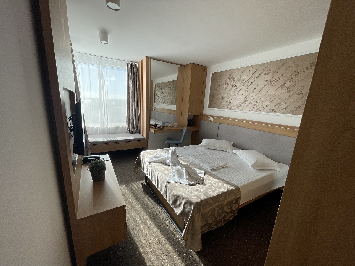Camera-Hotel-Delfinul-2