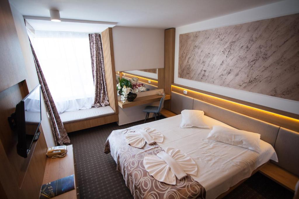 Camera-Hotel-Delfinul-3